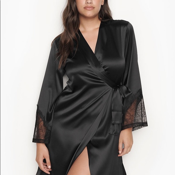 Chantilly Lace Robe👘🖤 - Picture 2 of 7